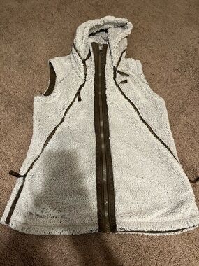 Kuhl Womens Sleeveless Faux Fur Furry Vest Size M Tan Brown Full Zip Up Hooded